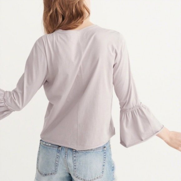 Abercrombie & Fitch Lilac Bell Sleeve Top size M - Picture 3 of 6